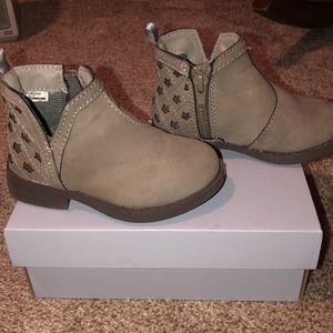 OshKosh toddler boots size 6c